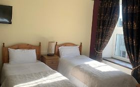 Buggle's Pub&Accommodation