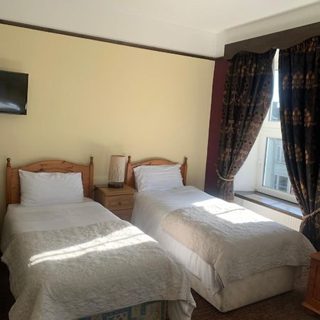 Buggle's Pub&Accommodation Kilrush Esterno foto