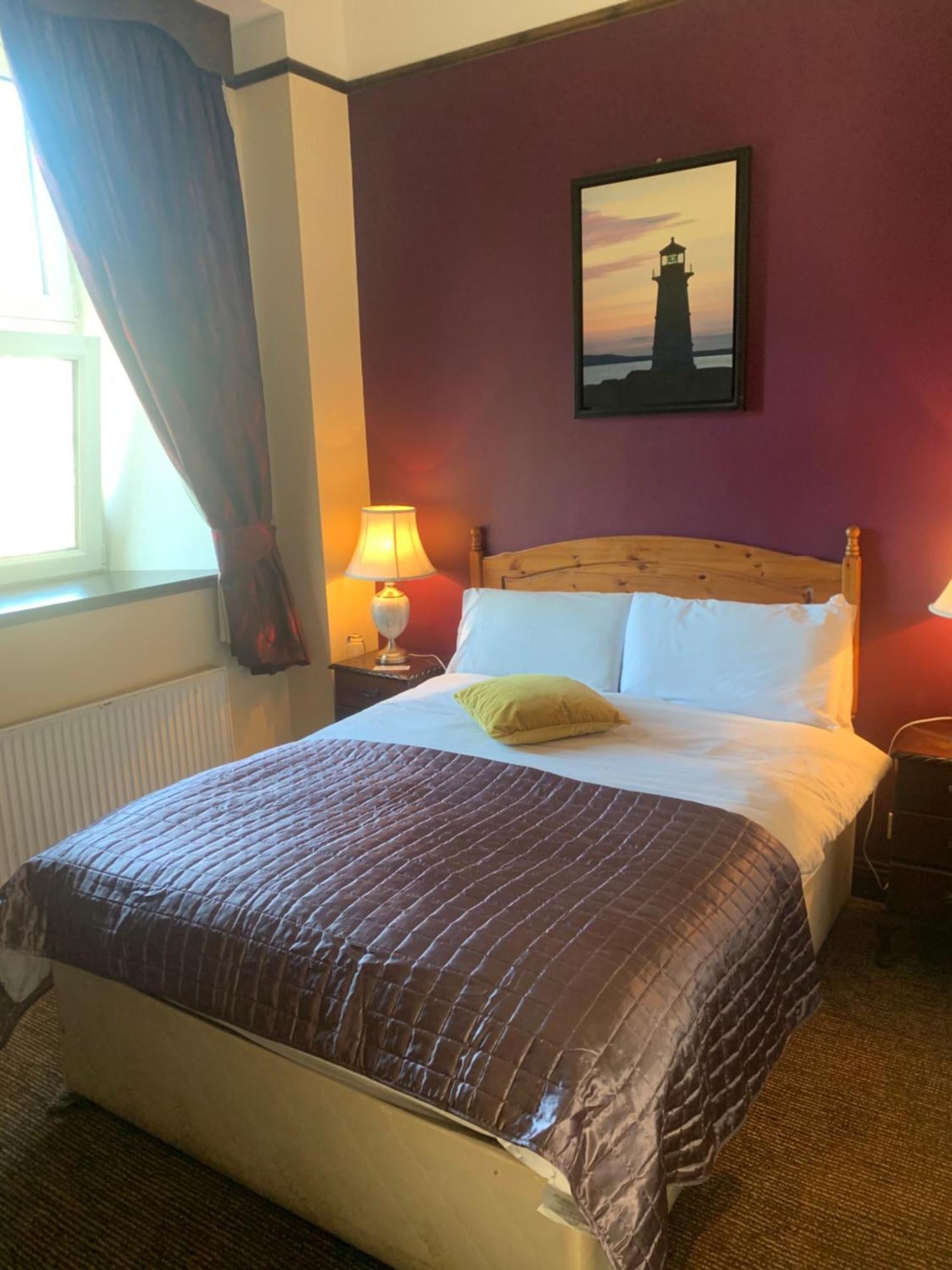 Buggle's Pub&Accommodation Kilrush Esterno foto