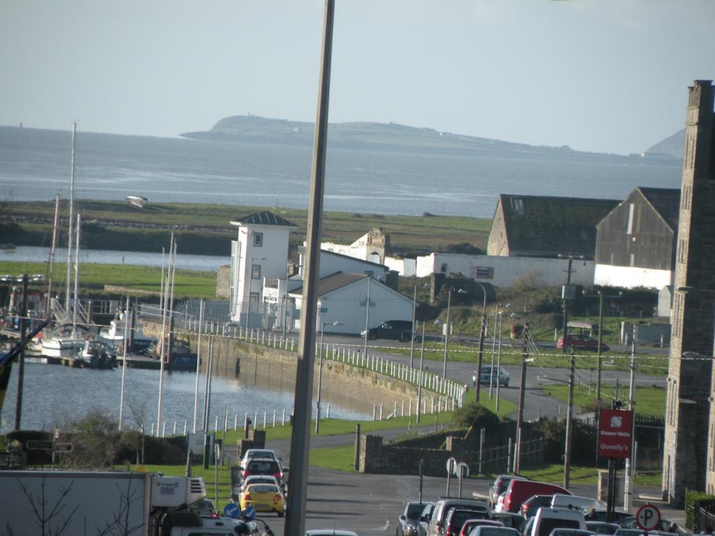 Buggle's Pub&Accommodation Kilrush Esterno foto