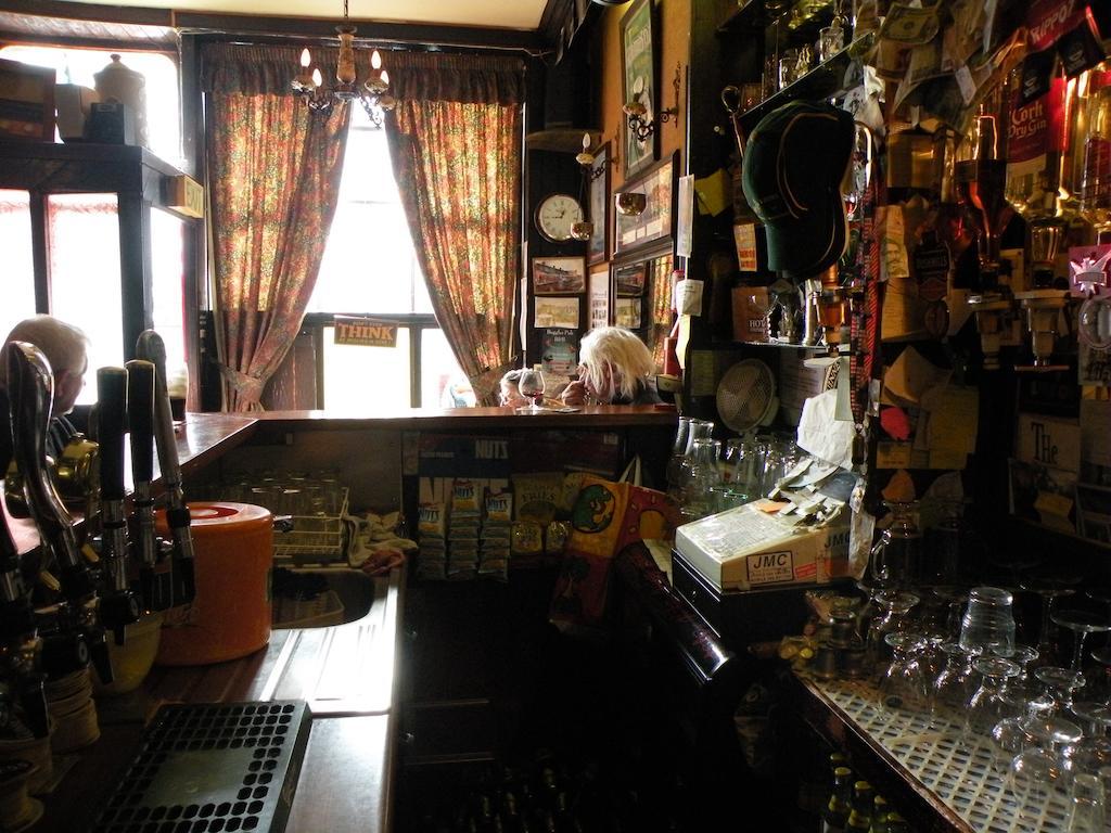 Buggle's Pub&Accommodation Kilrush Esterno foto